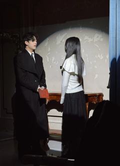 ￼ 神说：要爱护亲人，但不能与亲人相爱

他说：爱是灵魂的吸