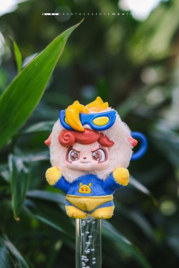 Q宝猪Q宝捆绑猪猪侠被绑起来了到底是谁做的!Q宝x猪猪侠联名动画即将上线，敬请期待快@你的超萌猪队友🐽一起来救出被捆绑的Q宝吧～