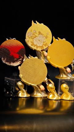 大家更喜欢哪个呢？个人还是最喜欢闭眼的sp，充满神秘感