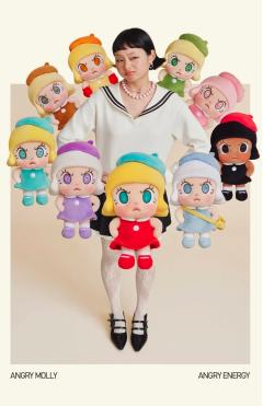 当Molly把小眉头一皱，全世界的不开心都得退退退！
 
这