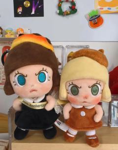 当Molly把小眉头一皱，全世界的不开心都得退退退！
 
这