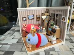 labubu温馨小屋
沙发玩手机的老大
床上裹被子的老二
地