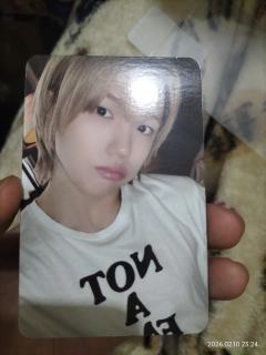 第1次抽，我真的分不清小卡的真假，想拍像素，结果太糊了，根本