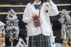 “这是新鲜出炉的姜饼～希望您能喜欢🎄 ”