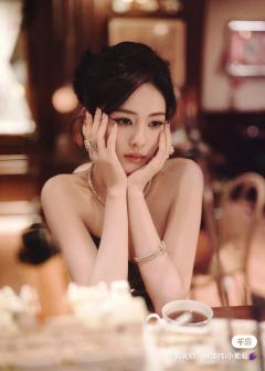 白鹿这套照片，你们喜欢哪一张？