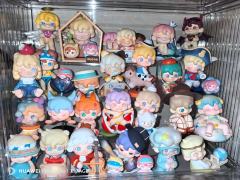 拆开第N个Dudoo盲盒时,纸盒摩擦的沙沙声像极了星星落进玻