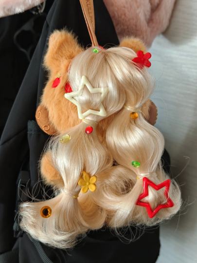 灯笼辫儿安排上啦，如果有橙色星星卡子就好了，下午出去买一个～🤗