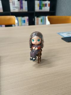 和Molly丽莎一起在图书馆背书
太可爱了我们小Molly