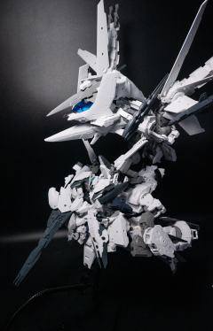 型号：eEXM-zc0
所属阵营：地联  
代号:摇篮
机体