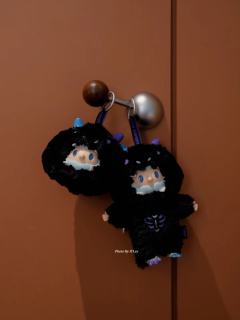 当绒绒的幻龙外套遇上BOB的帅气脸蛋,直接萌度拉满✨
从黯夜