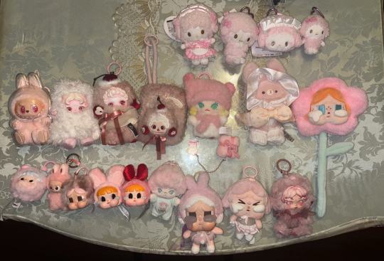 在我家众多粉色系潮玩、玩偶中，我宣布我最爱的还是抱抱幽灵！