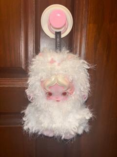 在我家众多粉色系潮玩、玩偶中，我宣布我最爱的还是抱抱幽灵！