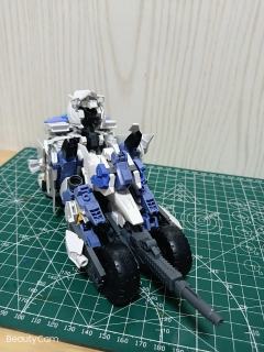 型号:载具
所属阵型:地球联合
代号:白色角马
载具数据:格