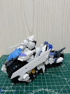 型号:载具
所属阵型:地球联合
代号:白色角马
载具数据:格