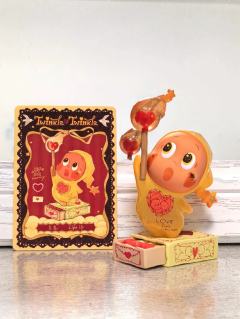 星星人点亮，整个娃娃都是透透的，打上光感觉超美，下面小火柴盒