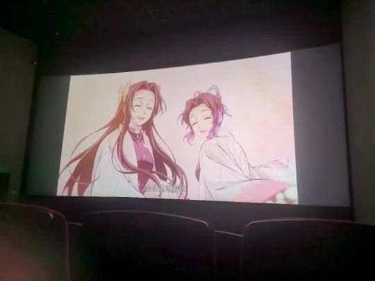 [之前看电影拍的一张图片]"粉蝶去，紫蝶随，幼蝶欲追被逐回"看到香奈乎回忆时整场人的呼吸都仿佛静止了期待第二部电影               