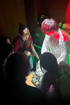 突破以上,神作以下。破冰形式是真的新,情感本中更多了一些思辨