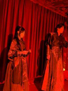 一场F4全员坐牢的尴尬自嗨。
冲了《不容》这个本,和CP上了