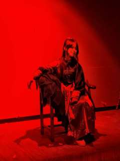 一场F4全员坐牢的尴尬自嗨。
冲了《不容》这个本,和CP上了