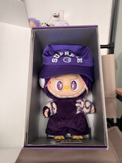 紫色系的labubu大米兰1.0真的太可爱了！你看它的小眼神