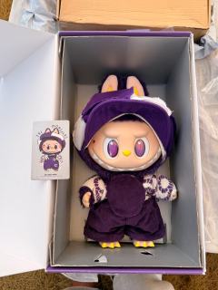 紫色系的labubu大米兰1.0真的太可爱了！你看它的小眼神