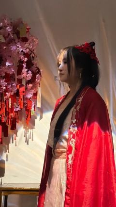 ｜“带着腐烂气息的石楠花，也值得在春天开放吗？”“当然，你生