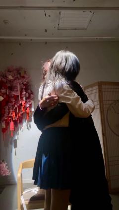 ｜“带着腐烂气息的石楠花，也值得在春天开放吗？”“当然，你生