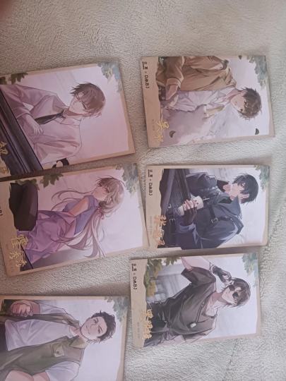 去年买的古茗 没保存好 上面有污渍 有的有折痕 张起灵和吴邪没有 有没有大佬告诉我怎么去污渍和折痕😭😭