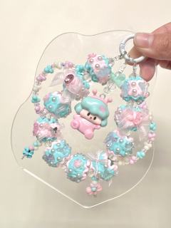 薄荷绿樱花粉配色，搭配粘花重工手绘珠，兼职可爱加倍🥰