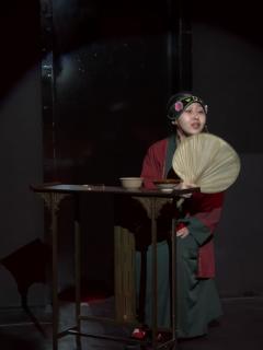 青白，没有阿喜不会在第二幕的时候抱住自己哭到晕厥，酣畅淋漓的