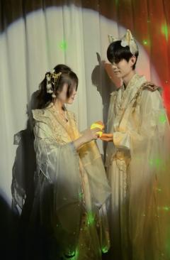 青白，没有阿喜不会在第二幕的时候抱住自己哭到晕厥，酣畅淋漓的