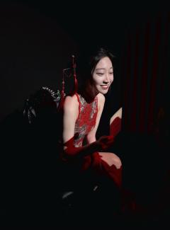 青白，没有阿喜不会在第二幕的时候抱住自己哭到晕厥，酣畅淋漓的