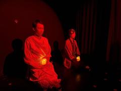 青白，没有阿喜不会在第二幕的时候抱住自己哭到晕厥，酣畅淋漓的