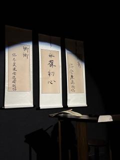 青白，没有阿喜不会在第二幕的时候抱住自己哭到晕厥，酣畅淋漓的