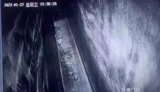 第一次玩恐怖密室，就选择了这个重恐的三更，没想到这么的好玩。

剧情:
没怎么留意剧情，大致上就是讲述了殷府这个地方的老爷想通过手段复活自己家的少爷而酿造出来的灾祸。

场景:
场景非常之复杂，听工作