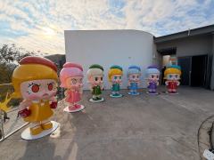 看完展览爱上了这位咬唇的小女孩Molly
因为是20周年加上