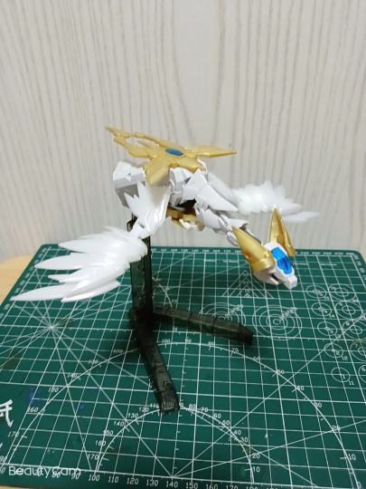 型号：Royroy
所属阵型：马克西翁
代号：白鸟座支援机
载具数据：格斗2 射击2 结构3 速度8
武装：羽翼刃 近战 实体
武装：小型能量炮 远程 光束



设定：该机体主要为侦察机，主要为辅助