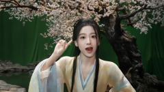 『昭昭的江湖明信片』昭昭梨花树下的可爱连拍笔芯嗷呜~