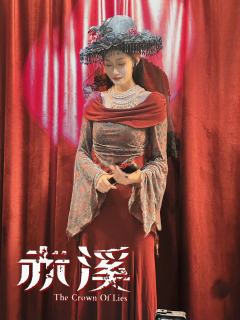 📖故事背景：
⚫︎故事发生在架空的世界中，华丽的剧院中盛大