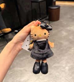 简约利落的小黑裙搭配珍珠项链
应该是每个女孩子的精致理想吧國