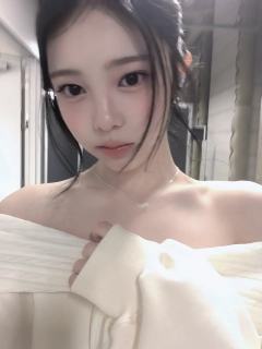 想问一下这套妆造有小卡或者相关周边吗