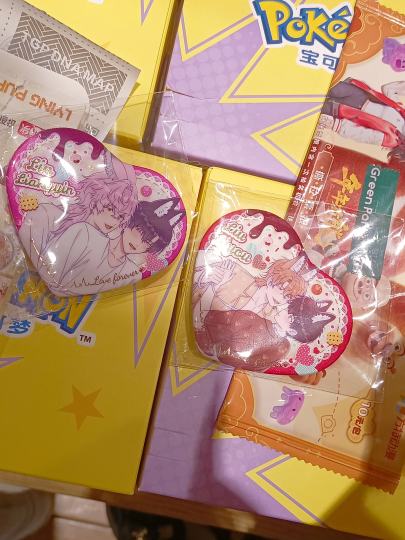 表妹帮我一次抽了两发 全是双人款。 不错👍🏻