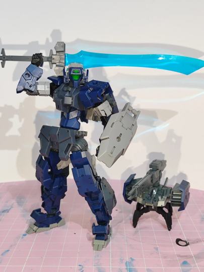 群赛投稿
阵营：地球联合军
编号：EXM-422
代号：破军
数据：格斗：10；射击：10；结构；10；机动10
武器：光束中距离步枪（中距离光束）能量巨剑（近距离）破军无人机（远距离光束跑）
设定：