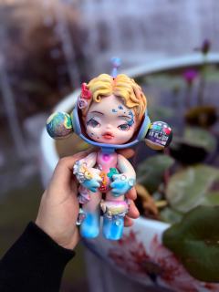 盛满金鱼的玻璃缸，便漾开了少女关于王家卫电影般氤氲的爱情幻想