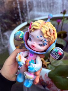 盛满金鱼的玻璃缸，便漾开了少女关于王家卫电影般氤氲的爱情幻想