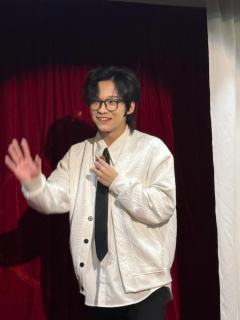 塑料温室
“那就让温室燃烧吧,只有灰烬能长出我们的春天。”