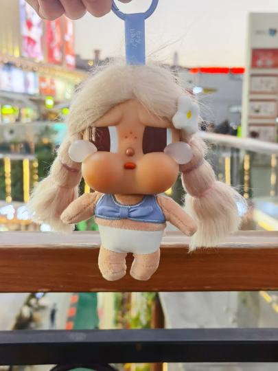 抽到了！吓死我了，摇了好久，犹豫了半天还是决定拿下这盒。我这盒上下前后左右都有空间，但是倒过来摇前后左右没有空间，其它盒倒摇四面都有空间，这点让我决定拿下它，小包干燥剂，听不到干燥剂声。
最喜欢这个了