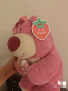 名创优品可爱版正版草莓熊，30cm高，带原装吊牌，左耳有迪士