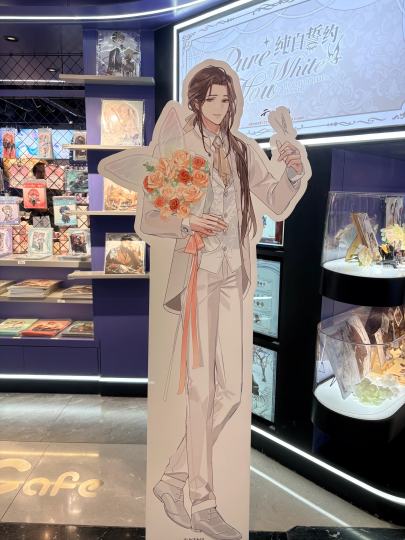 线下打卡天官赐福快闪店，满赠小卡和红包🧧都很合心意❤️，开心✌︎˶╹ꇴ╹˶✌︎