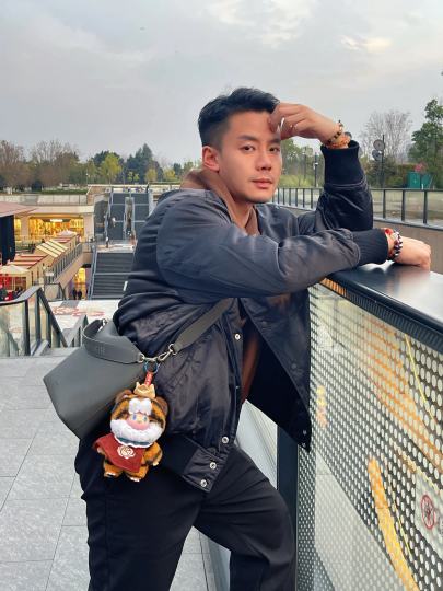 这只官宣觉得丑越看越有爱的小老虎🐯